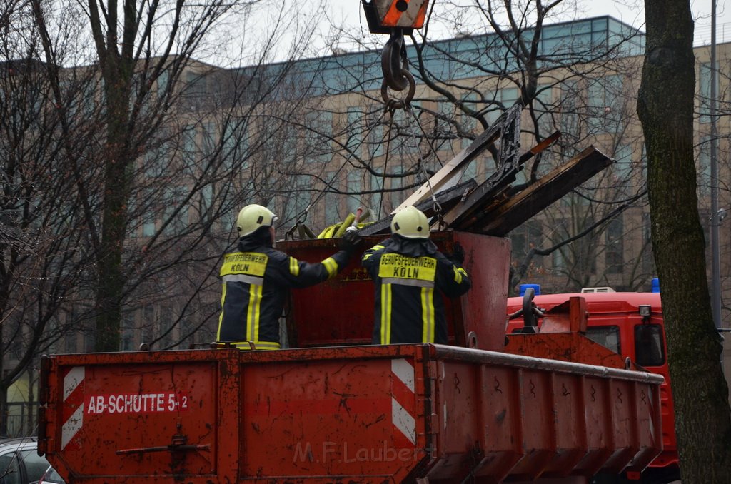 Feuer 2 Dachwohnung Koeln Severinswall Bayenstr P251.JPG